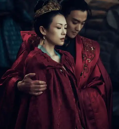  章子怡一点不怕汪峰和周一围直播穿情侣装,看着太恩爱了