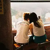  背影情侣头像一左一右给我一个重新爱你的机会