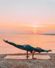  权力的游戏烂尾,珊莎史塔克才是赢家,从傻白甜蜕变成美女