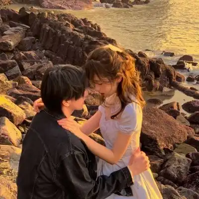  这个世界的诱惑很多但我还是希情侣头像我要个性网