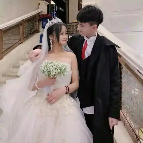 情侣头像,希望为你穿上婚纱的人是我