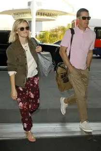  一月姐美美出街,女神斯嘉丽现身气场十足海报时尚网最新欧美明星街拍合辑1月3日1月10日