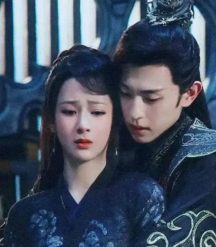  杨紫张艺兴穿情侣睡衣给恋情添锤曾合体种树举止亲昵