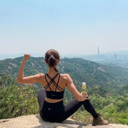  健身美女热爱瑜伽和户外运动这身材什么水平