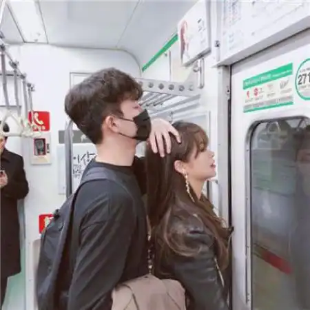  浪漫清新情侣头像,我们要认真生活了