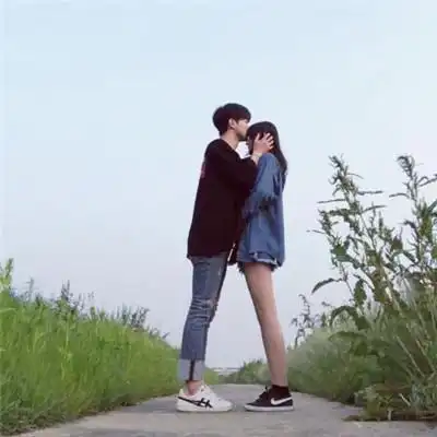  情侣装双人头像穿着一样的衣服才是一对