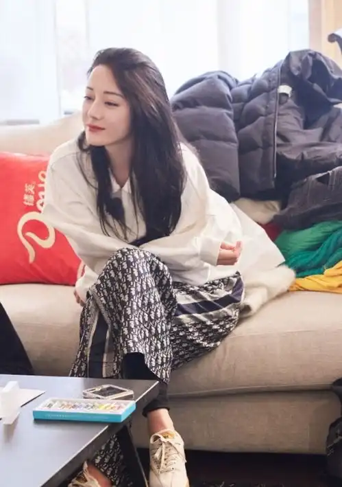  传杨幂将录花少好友季,与秦岚关系尴尬,和热巴合体机会不大