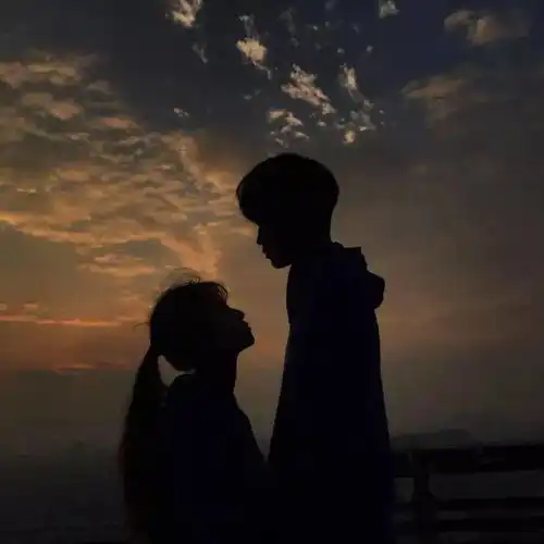  头像微笑掩盖悲伤沉默诠释一切