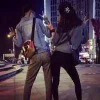  搞怪的情侣头像要两张的比如下面这种的