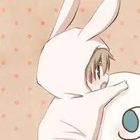  有一个情侣动漫头像穿着睡衣粉色帽子