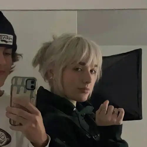  情头低调不失高傲的情侣头像