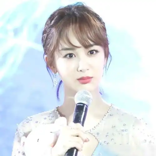  金鹰女神是赵露思,杨幂杨紫只能陪跑网友她才配