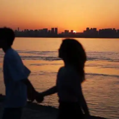  2023温暖余辉情侣头像