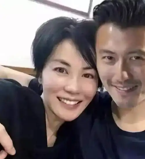  娱乐圈都有哪些不被看好的明星姐弟恋,幸福得一塌糊涂