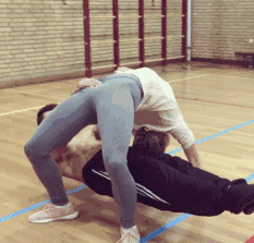  羞耻度爆表的情侣健身,麻烦你们收敛一点