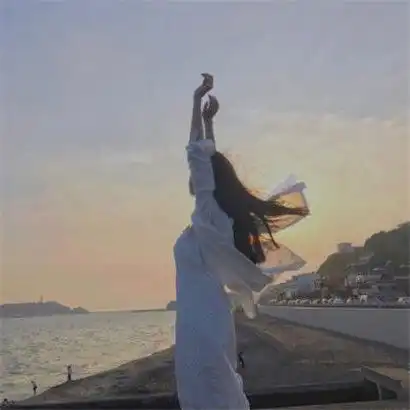  2019微信独一无二头像女生头像,微笑掩饰悲伤的女孩