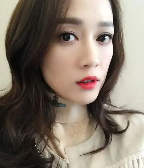  顶级冻龄女神陈乔恩,风情万种而又妩媚霸气的东方不败