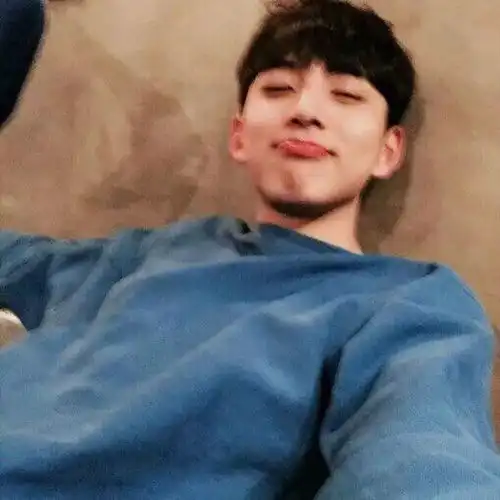  每日头像你在我心里,如同满月住在夜空