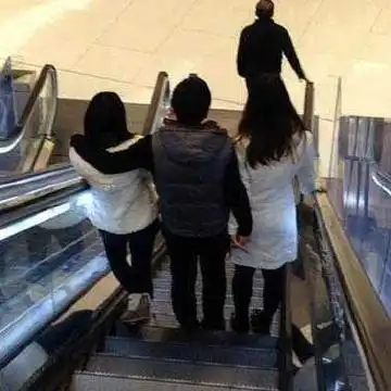 妹子的手机不错,好想做那台手机哦