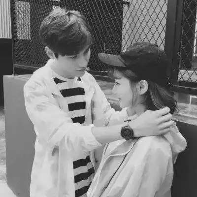  2021情侣黑白头像一男一女深爱无需拿来显摆好好珍惜吧