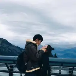  娱乐圈中的模范情侣张若昀唐艺昕低调甜蜜