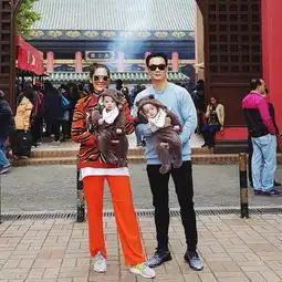  女神chompoo一家子到香港拜佛的照片曝光啦