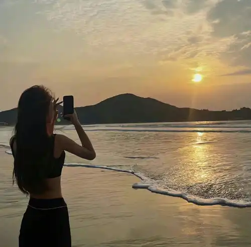  氛围感女生头像做风吧,去做不被定义的风