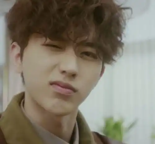  提问蔡徐坤最想删除的比心表情包是哪个