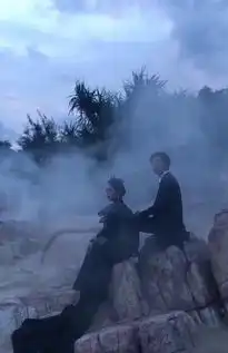  情侣拍黑暗风结婚照风格迥异,全身黑漆漆,网友黑山老妖结婚吗