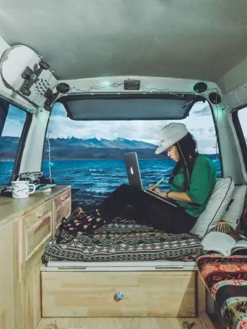  当你还在羡慕诗和远方,他们已经开着房车穿越西藏