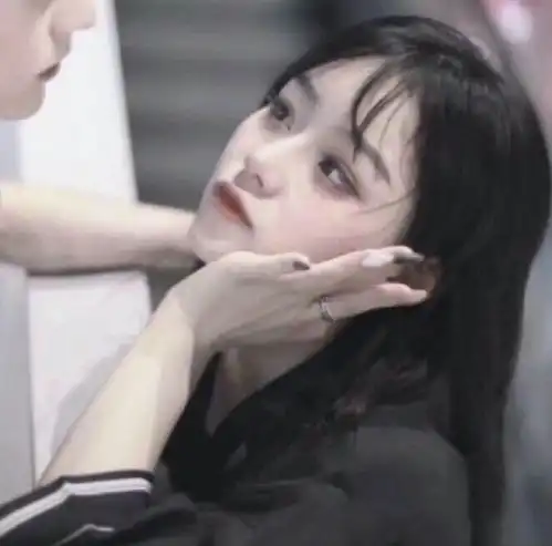  深夜聊天男生总是突然消失学会高情商的3招,让他秒变巴巴狗