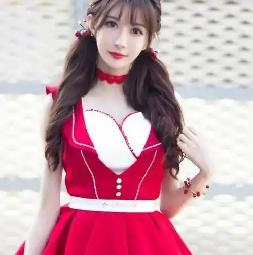  王羽杉又被超管制裁cos樱岛麻衣,动作表情太走火了