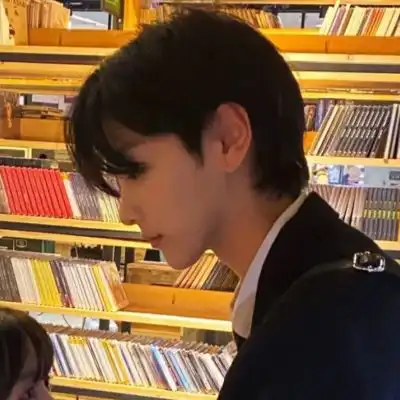  爱意很浓掉眼泪也会回你消息情侣头像我要个性网