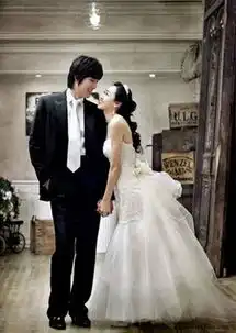  qq非主流浪漫情侣结婚照选择好属于自己的方向盘