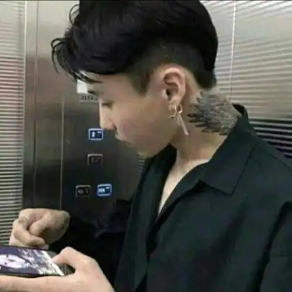  纹身的男生头像,女生怎么看待有纹身的男生呢