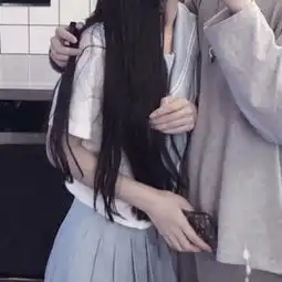  男友打游戏时,还回你3条qq恭喜臭妹妹你捡到宝了,他非常在乎你