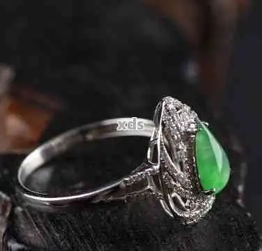  鸽子蛋翡翠戒指镶嵌技术是否容易碎裂