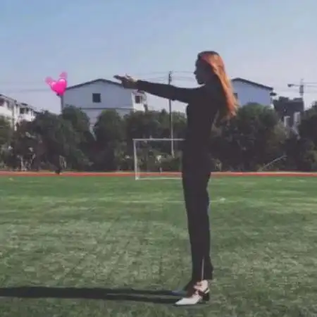  被爱心击中的情侣个性头像一男一女