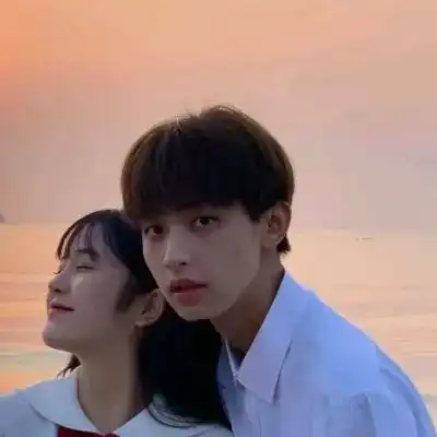  情侣头像向心动靠近