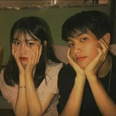  情侣头像真人一对两张不稀罕你的爱不要靠近我