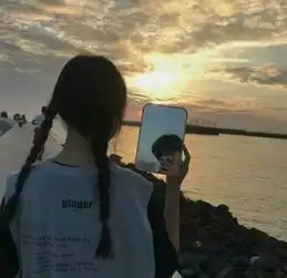  全网最火的不像情侣情头前半生到处流浪,后半生为你煲汤