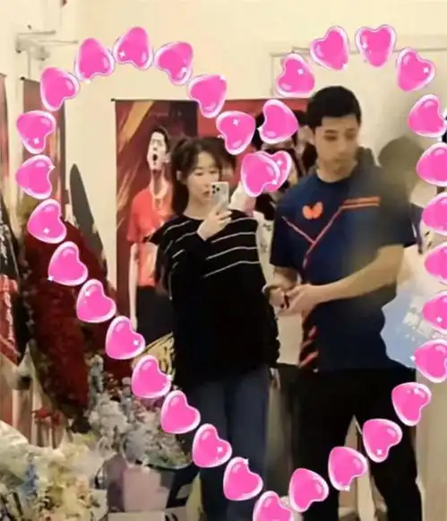  甜蜜,张继科恋情曝光,姐弟恋,情侣服遛狗,亲密照曝光