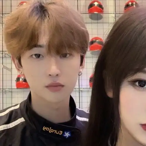  情侣头像熬过异地就是一辈子