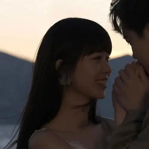  情侣头像未来拭目以待