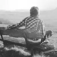  伤感黑白孤单背影男生头像,寂寞的时候总是一个人,伤心时只有自己