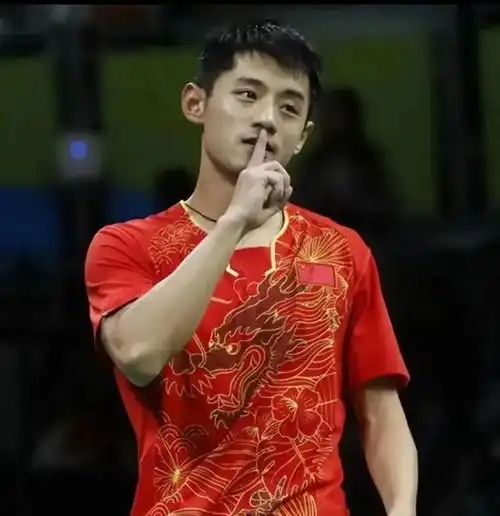  三位国乒传奇聚餐,共享幸福时刻