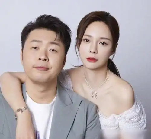  我们好着呢杜海涛和沈梦辰po亲密合照,距离亲昵否认分手传言