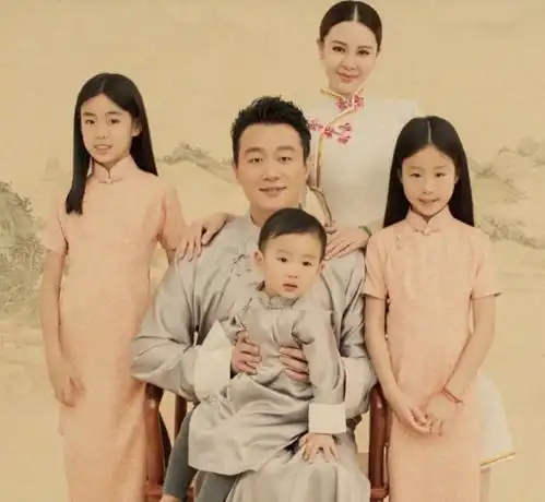  佟大为重男轻女每次合照儿子都是c位出镜,两女儿靠边站