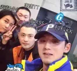  与赵英俊挽手逛街穿情侣装也只是朋友别忘了袁姗姗之前还牵手刘烨撩陈晓呢