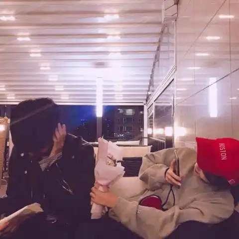  情侣头像接吻一图两人两人拥抱接吻情侣头像一对两张